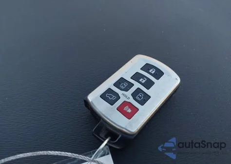 2014 Toyota Sienna Xle V6 8 Passenger z USA, uszkodzony, nr VIN 5TDYK3DC5ES451710